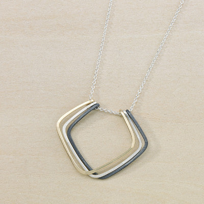 mixed faceted petals
